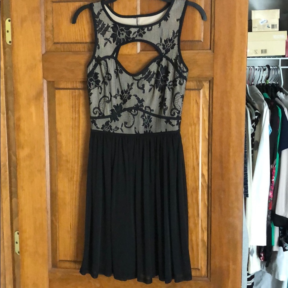 Lace detail keyhole front and back dress